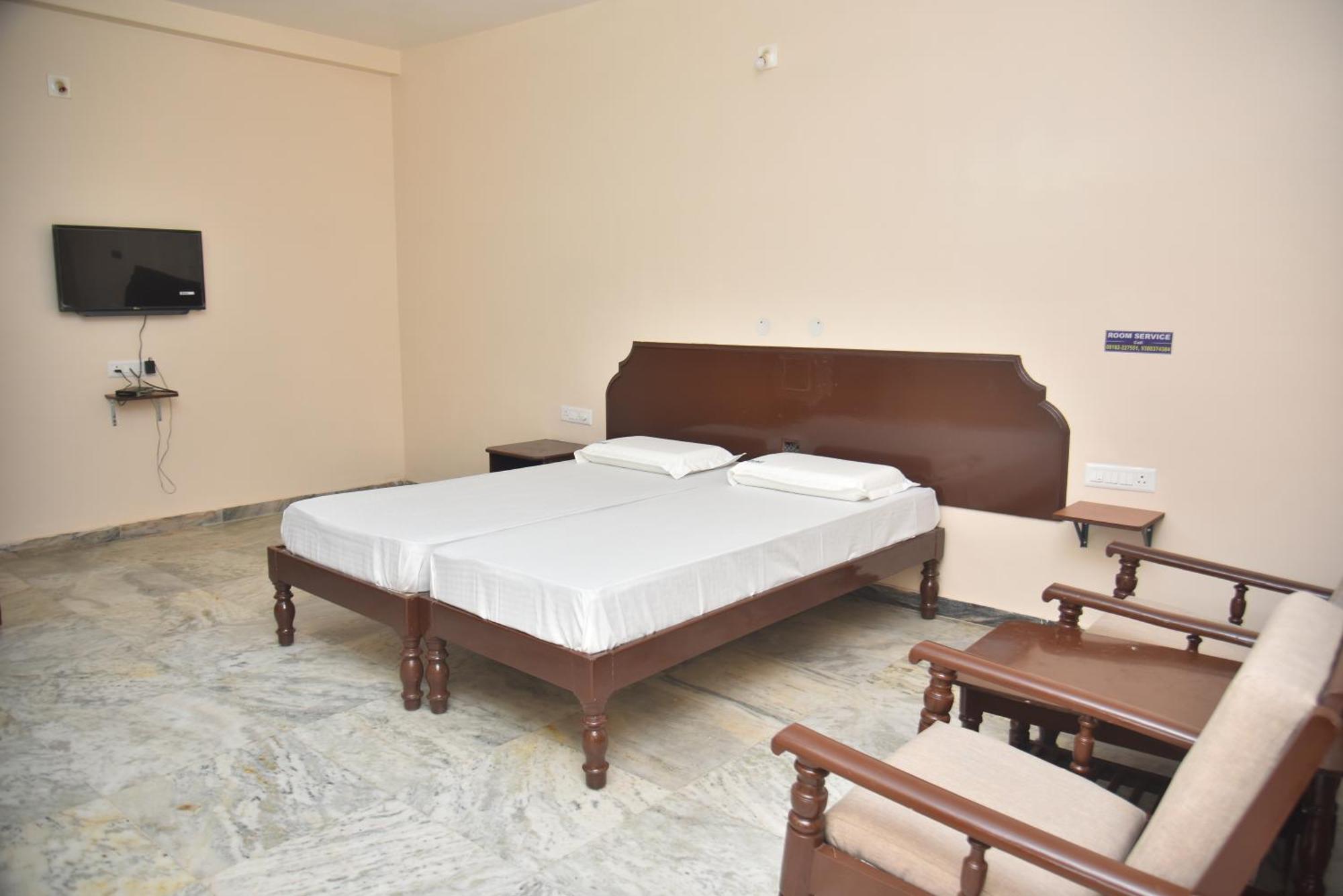 Arihanth Deluxe Lodge Шімоґа Екстер'єр фото